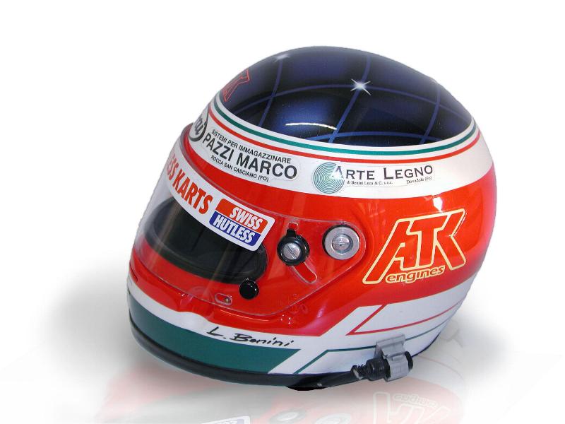 Luca Benini con il casco da gara